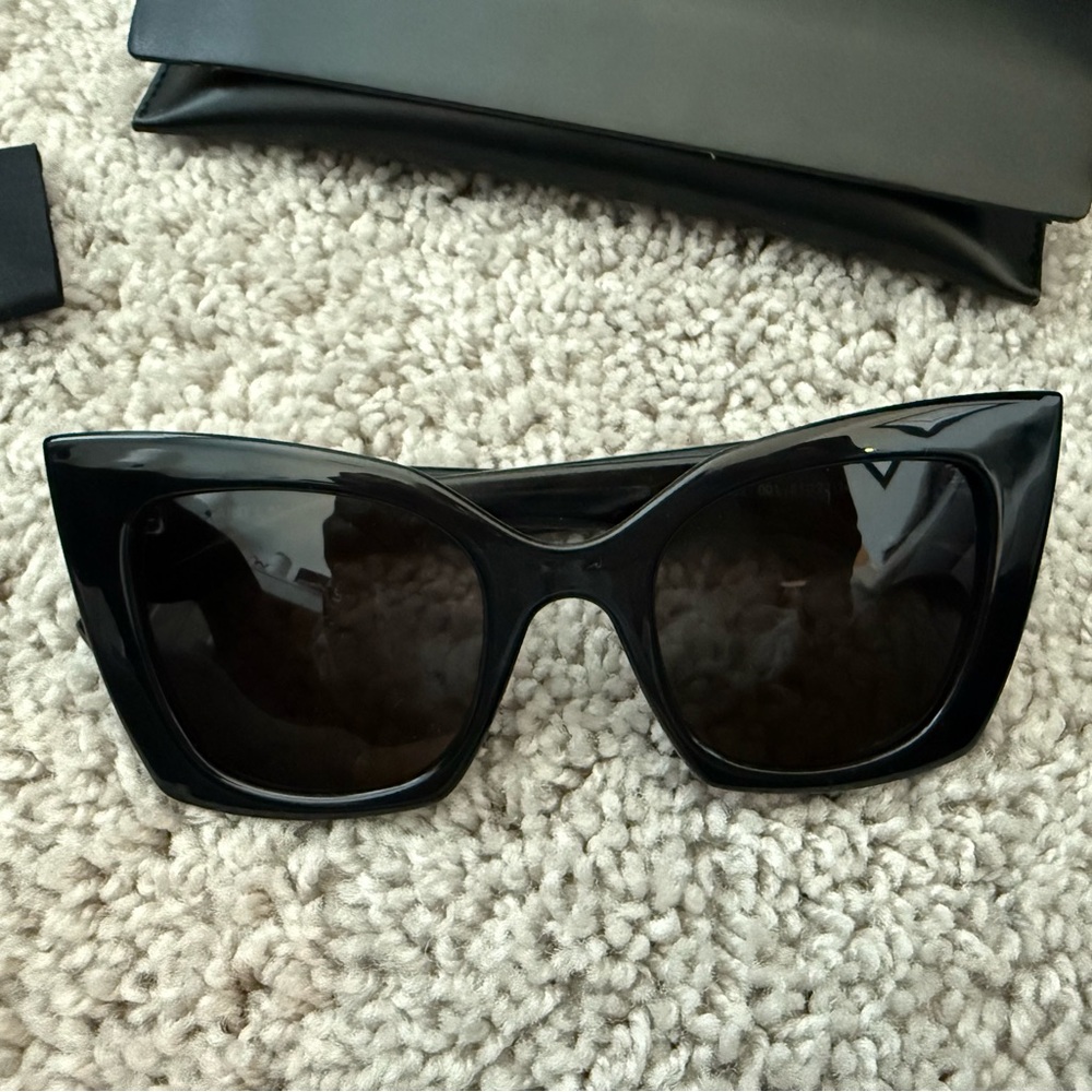 Saint Laurent SL552 Sunglasses - Picture 2 of 9